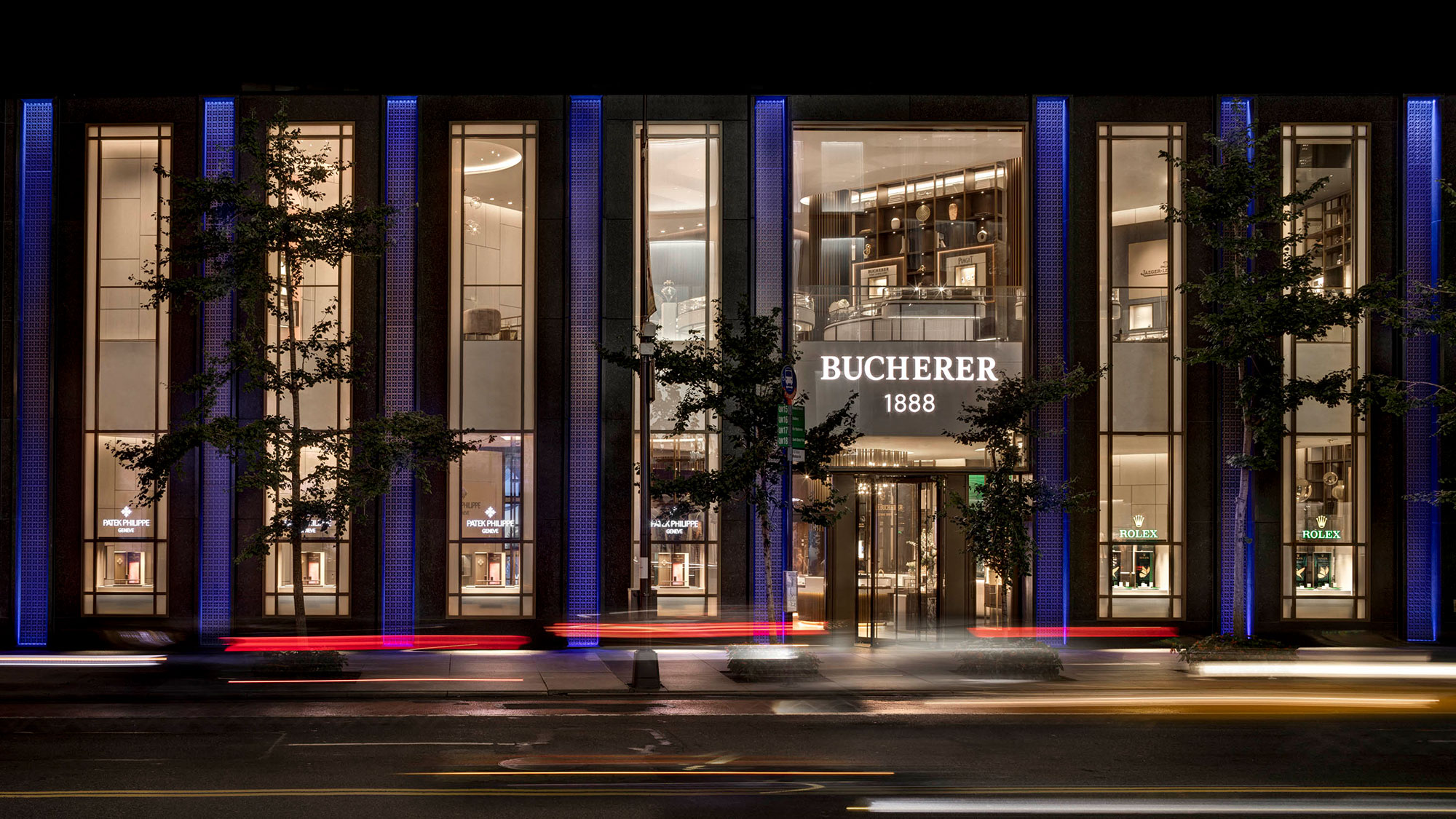 Fassade eines exklusiven Schmuck- und Uhrenhandels mit hochsicherer Verglasung